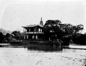 1870年代的金山塔寺。选自日本东洋文库所藏莫理循之影集(Album of Hongkong Canton Macao Amoy Foochow vol.1)