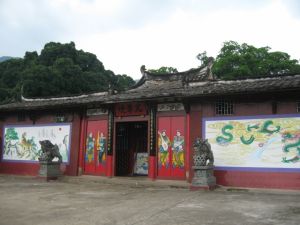 庙门(拍摄:红衣棒糖人/2011.7) 庙门(拍摄:红衣棒糖人/2011.7)