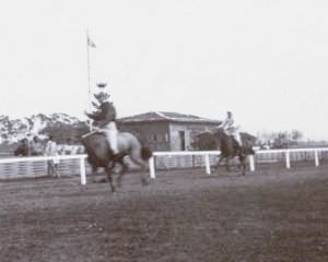 1895年的马赛,注意背景建筑 来自布里斯托大学