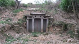 翁正春墓碑亭（摄于2008年4月，来源：http://blog.sina.com.cn/shanyu33）