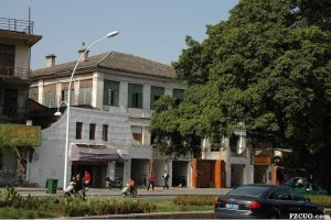 2010年从六一南路拍摄的本建筑（来源：小飞刀的刀摄于2010年）