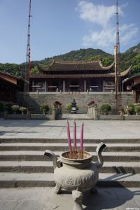 2015年拍摄的涌泉寺大雄宝殿（来源：nenva摄于2015年5月）