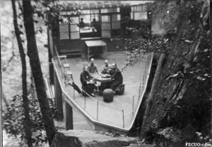 1910年左右拍摄的鼓山听水斋，原照片标注为“The Tea Boat at Kushan Monastery”（来源：Emily Susan Hartwell的照片集，南加州大学图书馆馆藏）