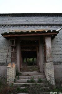 拆迁后的大桥头8号（东邪向东斜摄于2007年12月）