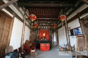 梁厝蓝灰厝大厅（严可清摄于2010年1月/仓山区文体局提供）