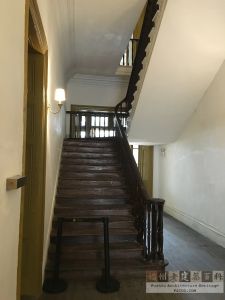修缮后的爱国路2号内部楼梯，Albert.Zheng拍摄于2018年1月1日