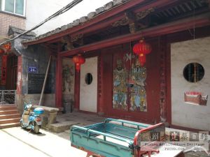 螺洲店前村祠堂前26号泰山府大门（来源：林轶南摄于2018年6月）