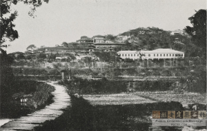 学校全景。ABC摘自苏格兰国家美术馆(https://www.nationalgalleries.org/art-and-artists/123419/wu-shih-shan-foochow-fu) 学校全景。ABC摘自苏格兰国家美术馆(https://www.nationalgalleries.org/art-and-artists/123419/wu-shih-shan-foochow-fu)