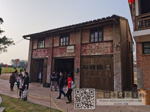 2021年2月，经过修复的梁厝供销社建筑，仍由城门供销社梁厝综合服务站使用，展销各种土特产（来源：林轶南摄于2021年2月）