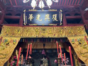 2021年制作的“复兴光华”新匾 2021年制作的“复兴光华”新匾