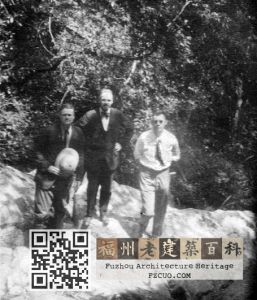 茂飞(中)与校方、施工方现场踏勘魁岐校址 茂飞(中)与校方、施工方现场踏勘魁岐校址