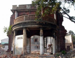 2006年，王鸿《告别福州：镜像东西》摄影展中出现过的该房子正立面（拍摄：王鸿）