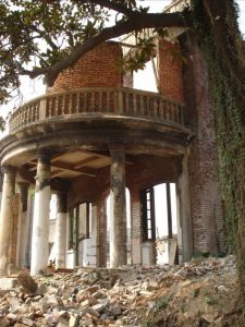 从东向西拍摄该建筑（拍摄：cs）