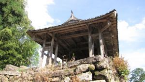 桥屋一端