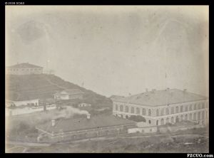 1880年代晚期拍摄的营前分关建筑群，右下角为本建筑（来源：布里斯托尔大学 / J.S.Oswald的照片集）