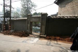 整修中的乐群路5号文苑大门（来源：严可清摄于2010年3月）