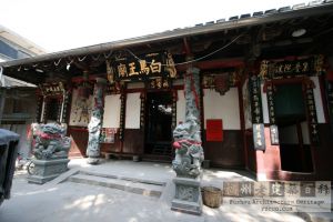 六凤洲白马王庙正门（严可清摄于2009年11月/仓山区文体局提供）