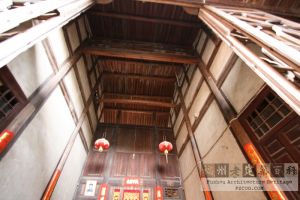 盖山上岐团团厝梁架（严可清摄于2010年2月/仓山区文体局提供）