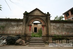 陈祺厝大门（严可清摄于2010年4月/仓山区文体局提供）