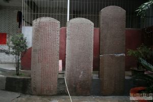 临江清凉寺碑刻（从东到西）（来源：严可清摄于2009年12月）