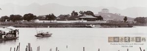 1890年左右拍摄的福州西湖，近景为开化寺，远处系镇海楼（来源：高士威的相册，布里斯托尔大学藏）