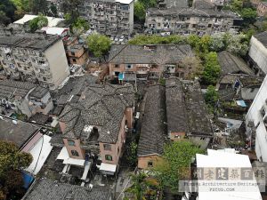 2019年4月，航拍复园里1-5号、复园里6号历史建筑，此时复园路拓宽工程已启动，复园里1-5号西侧的建筑已被拆除（来源：林轶南摄于2019年4月）