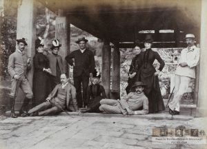 1880-1890年，高士威（J. C. Oswald）等人在东际亭的野餐会（来源：高士威的相册，伦敦大学亚非学院藏）