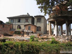 2004年，涤园遗址及背后的林森公馆（拍摄：ABC）