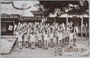 在盲校庭院中排练的学童（1922年伦敦圣公会所印明信片）