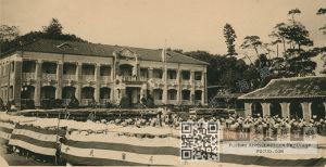 1932年日本居留民会的海军体操活动（旗上可见日本居留民会字样）（池志海收藏）