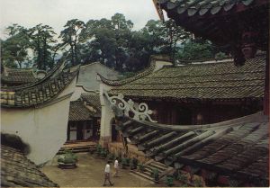 1989年左右拍摄的象峰崇福寺大雄宝殿（来源：《福州郊区》，林轶南藏）