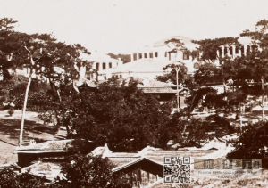 至迟在1866年，本建筑左侧（北侧）增建了一座中式凉亭（ABC复制，大英图书馆收藏）