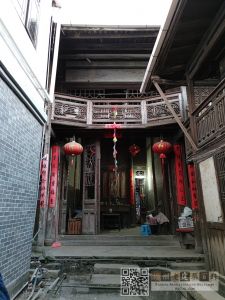 主座二层走廊向内凹进（ABC摄于2021/02）