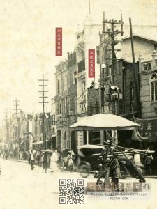 位于茶亭街的邹振记角梳庄和润光厚角梳庄，约摄于1930年代（来源：林轶南收藏）