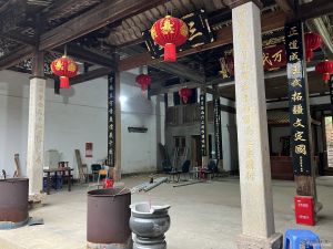 共16根不同材料顶梁柱