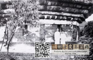 乌塔下的情侣，由恩斯特・柏石曼(Ernst Boerschmann）拍摄于1909年