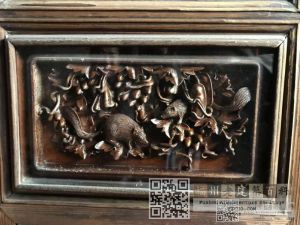 隔扇门绦环板木雕装饰（尹倩拍摄）